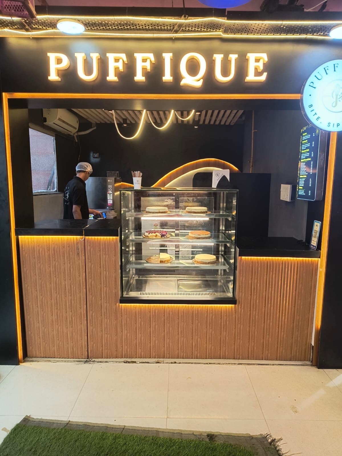 Puffique Bakery, Infocity.